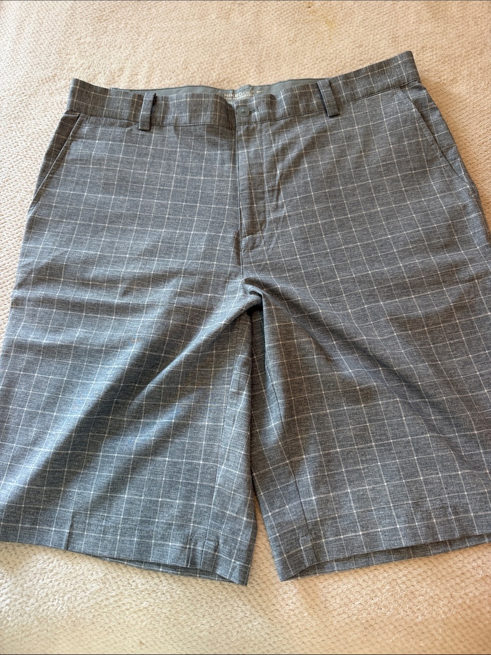 Nike Men's Gray Plaid Flat-Front Golf Shorts